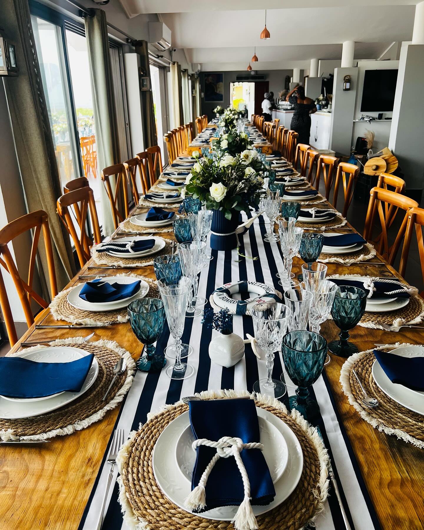 Sala principal com mesas